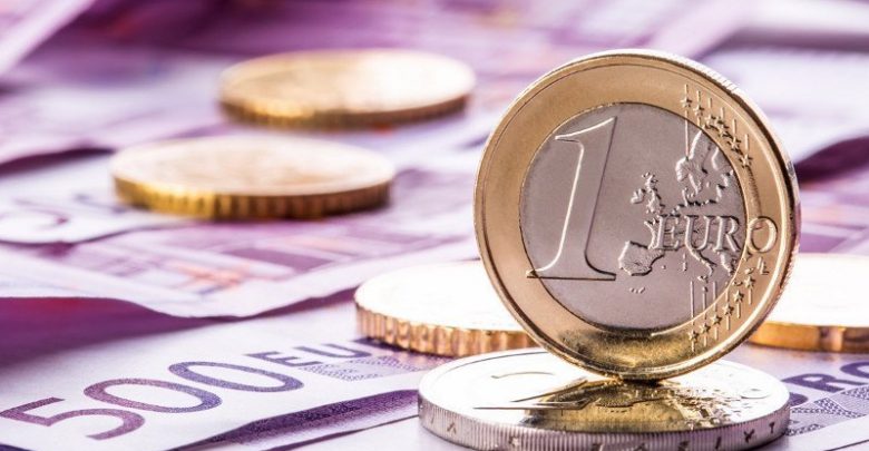 Euro kap nivelin me te ulet te 2018-s, rimekembet dollari